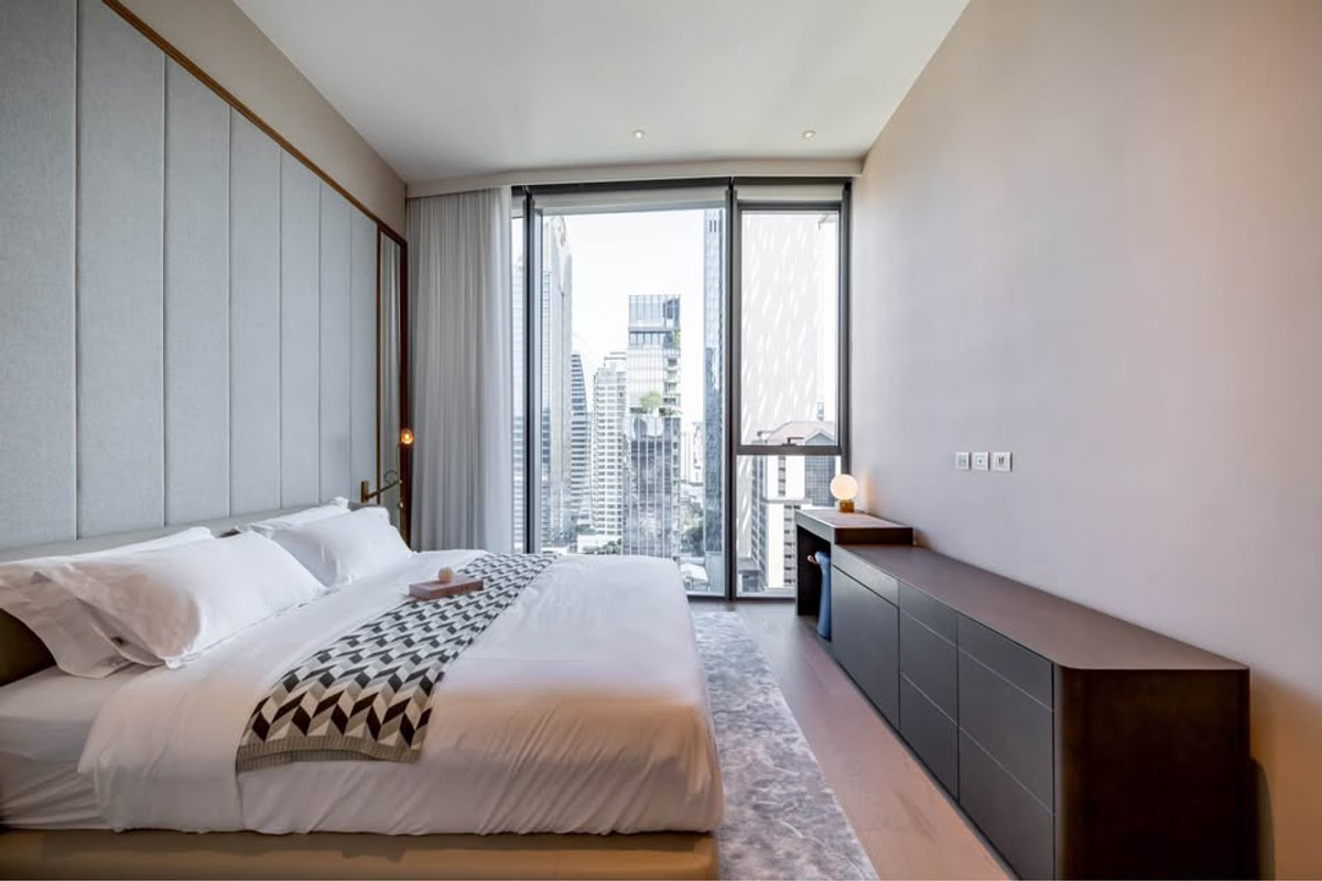 For RentCondoWitthayu, Chidlom, Langsuan, Ploenchit : Luxury condo at Scope langsuan, convenient travel, close to BTS, there is a shuttle, beautiful room, fully furnished, ready to move in.