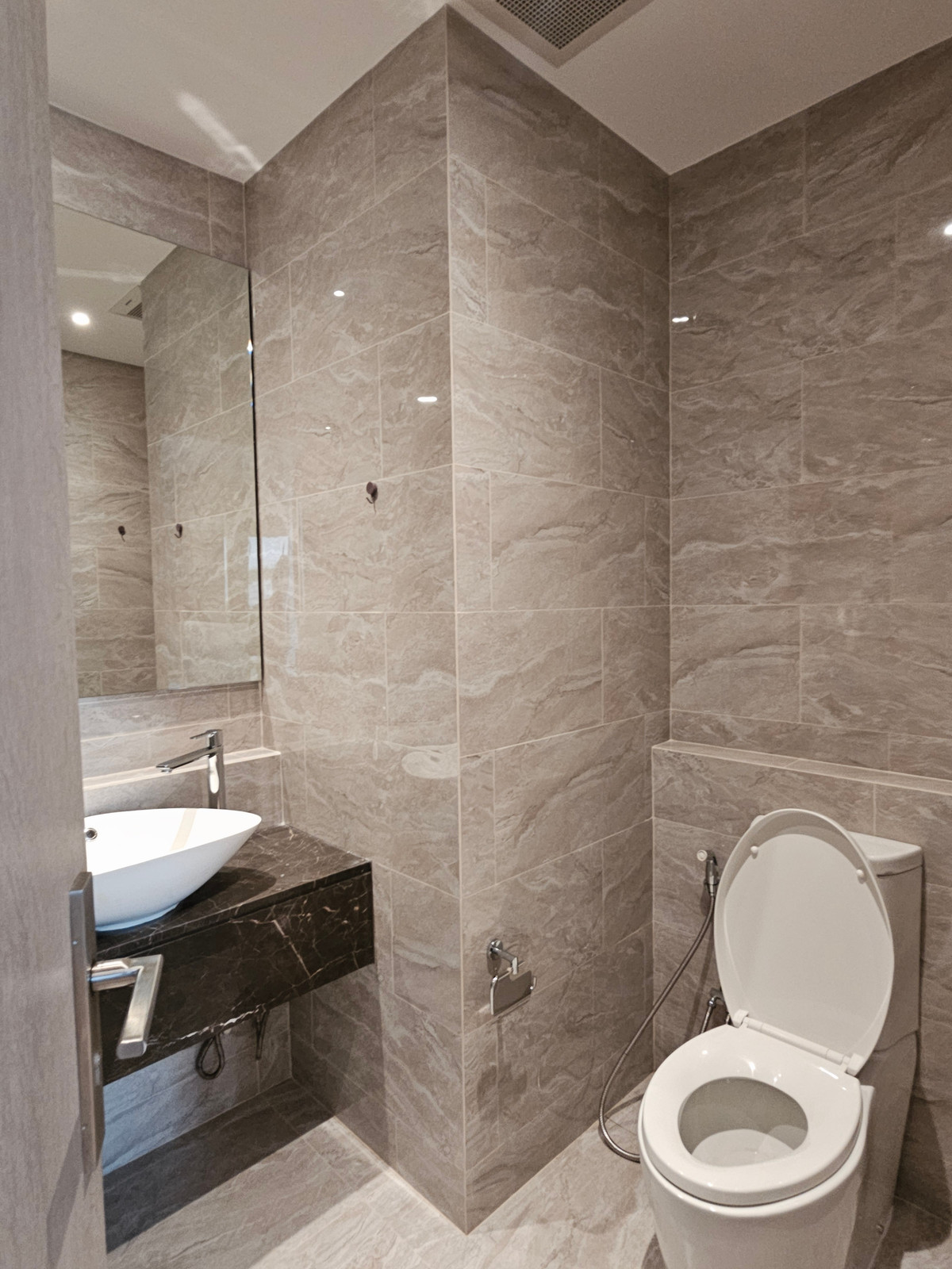 For RentCondoRama9, Petchburi, RCA : Ashton Asoke-Rama 9 Condo for RENT  ** Ashton Asoke - Rama 9  ห้องกว้าง 43 ตรม. 1 นอน 1 น้ำ พร้อมอยู่@ 35,000 บาท โทรด่วน 096-2615656  ห้องกว้าง 43 ตรม. 1 นอน 1 น้ำ เฟอร์ครบ พร้อมอยู่    Location : Rama 9   Selling Price : 35,000 Baht  Condominium near MR