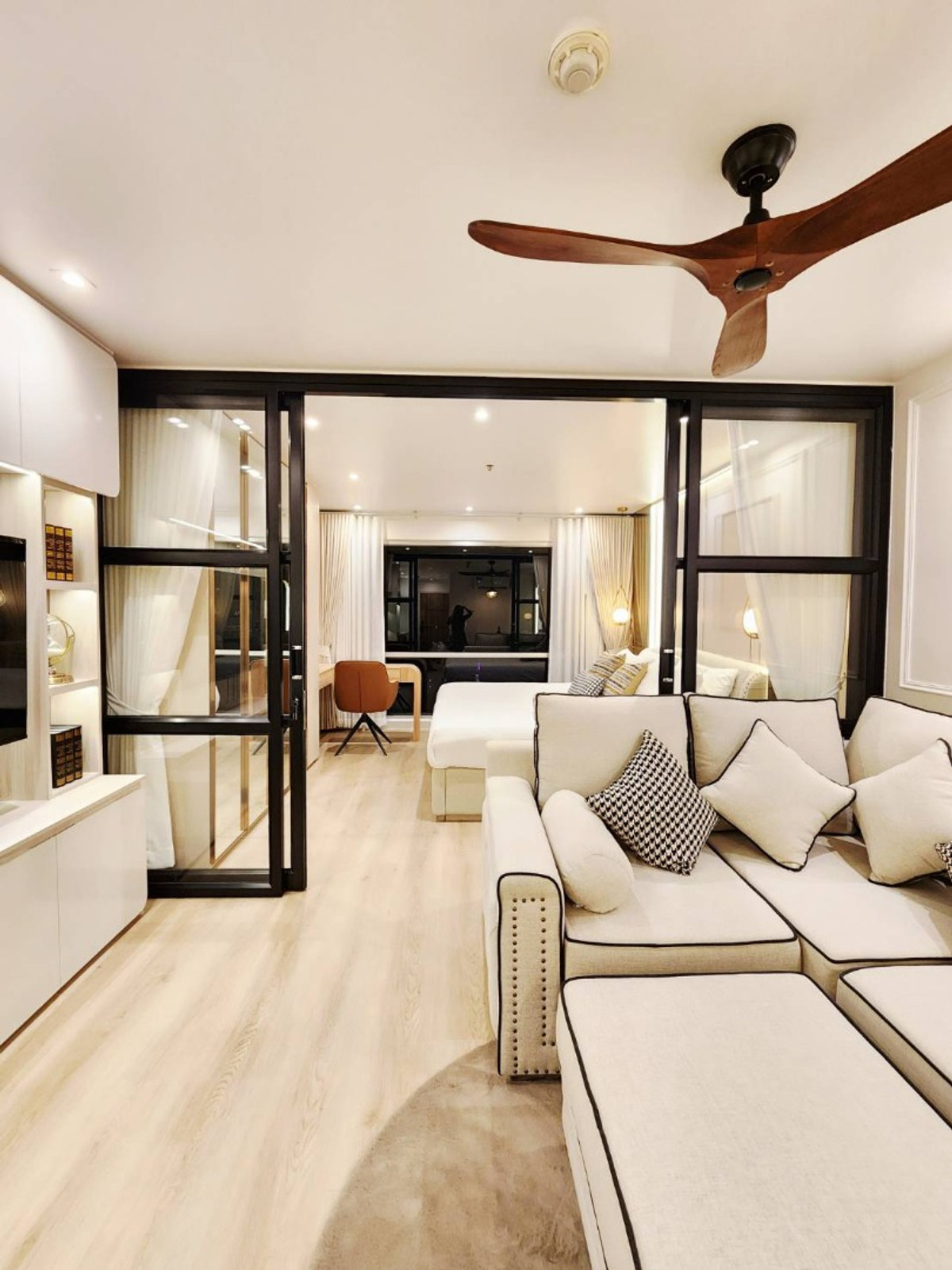 For SaleCondoNana, North Nana,Sukhumvit13, Soi Nana : 🏢 Sukhumvit Suite | High-floor condominium in a prime Sukhumvit location, spacious layout Viewing appointment 📞 065-626-5636 (Kie)