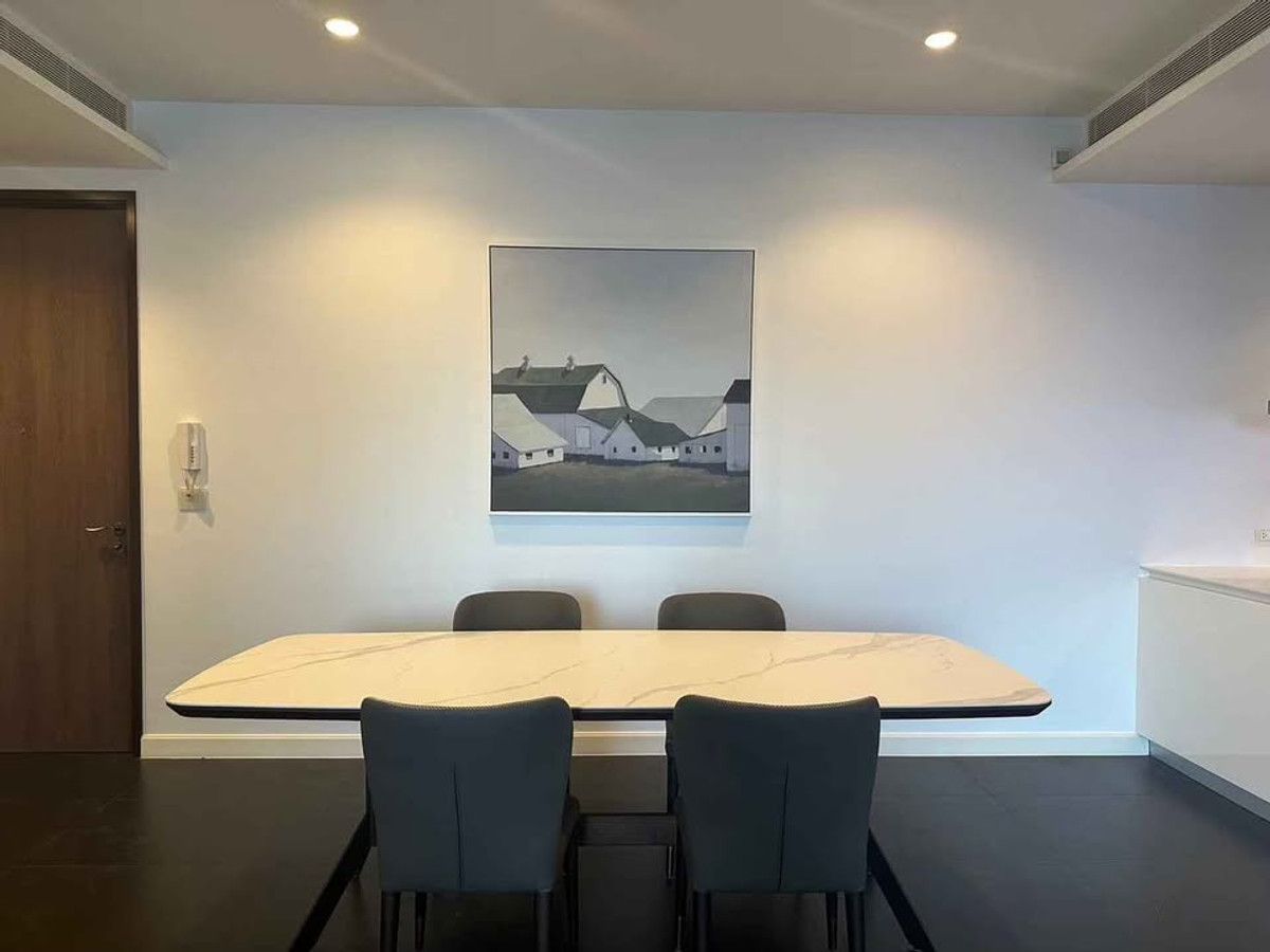 For RentCondoWitthayu, Chidlom, Langsuan, Ploenchit : Condo 185 Rajadamri, convenient travel, near BTS, there is a shuttle, beautiful room, fully furnished, ready to move in.