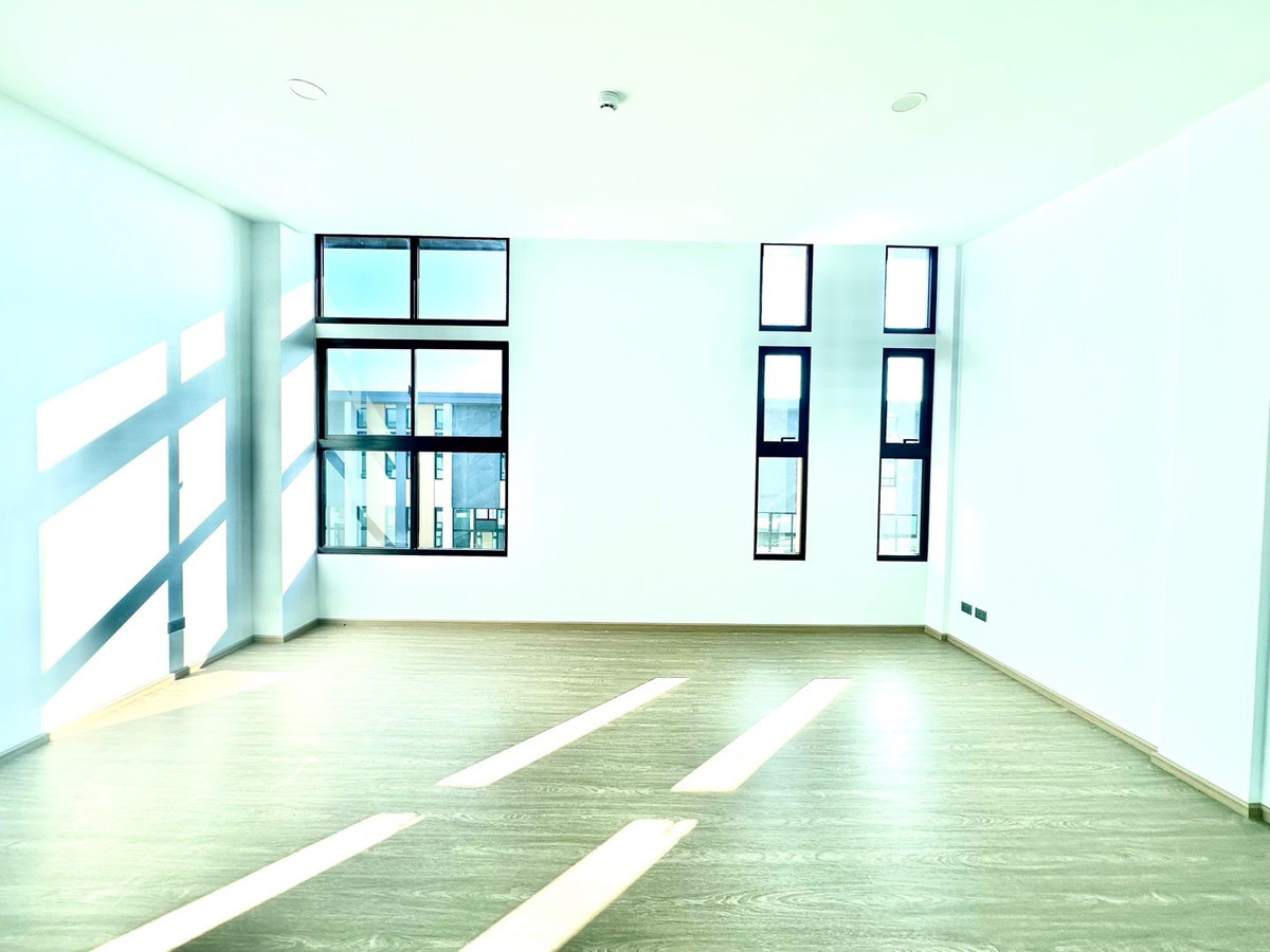 ให้เช่าอาคารพาณิชย์พัฒนาการ ศรีนครินทร์ : โฮมออฟฟิศสมัยใหม่ให้เช่า 281 ตร.ม.Nirvana @WORK Krungthep Kreetha — ทำเลศักยภาพ ติด Nirvana PORCH Community Mall