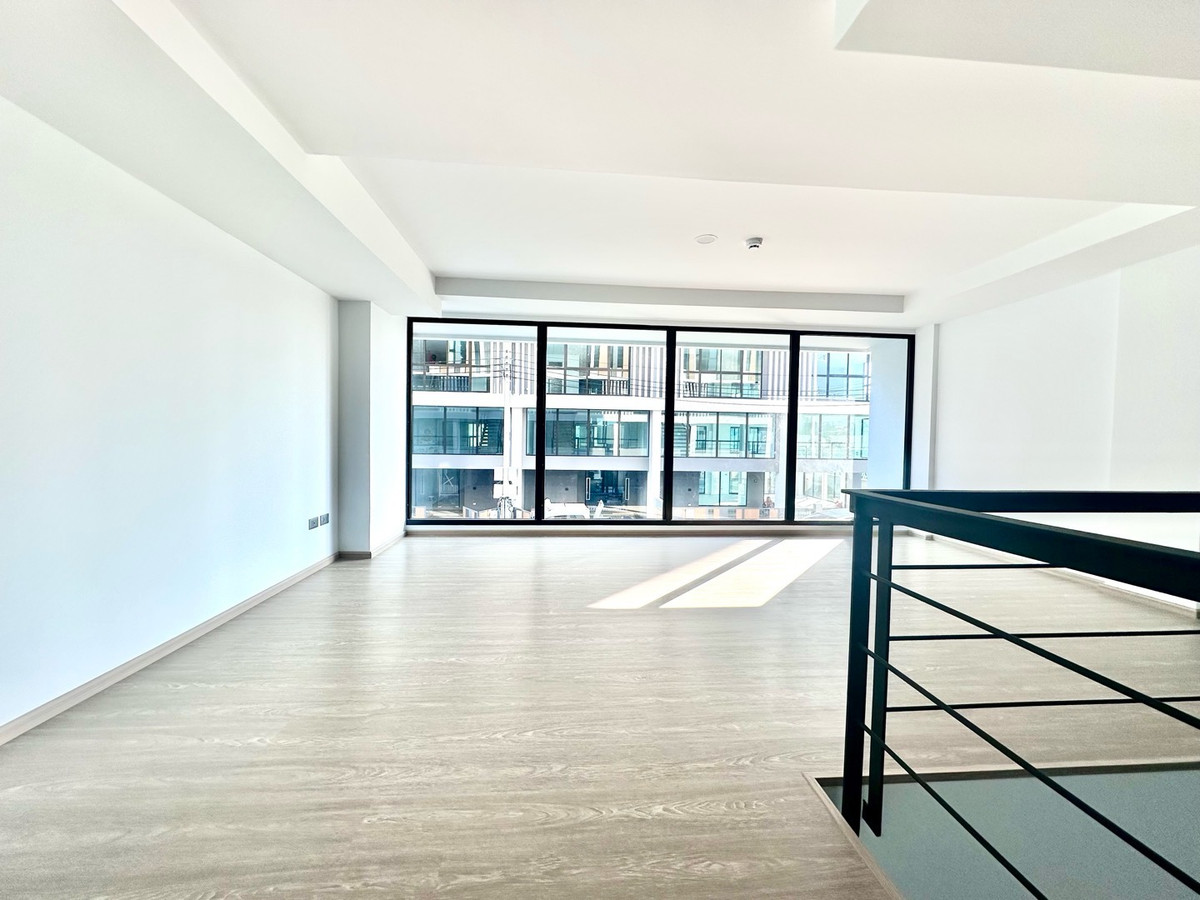 ให้เช่าอาคารพาณิชย์พัฒนาการ ศรีนครินทร์ : โฮมออฟฟิศสมัยใหม่ให้เช่า 281 ตร.ม.Nirvana @WORK Krungthep Kreetha — ทำเลศักยภาพ ติด Nirvana PORCH Community Mall