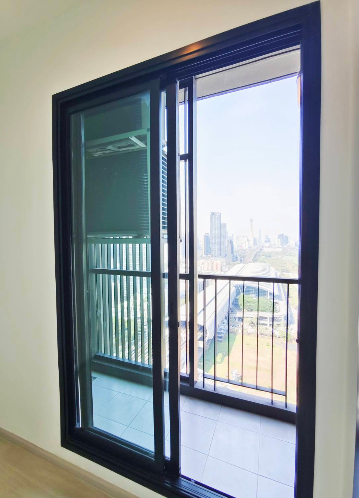 ขายคอนโดพระราม 9 เพชรบุรีตัดใหม่ RCA : Life Asoke ห้องใหม่ ไม่เคยอยู่ ชั้นสูง วิวเมือง ติด ARL มักกะสัน