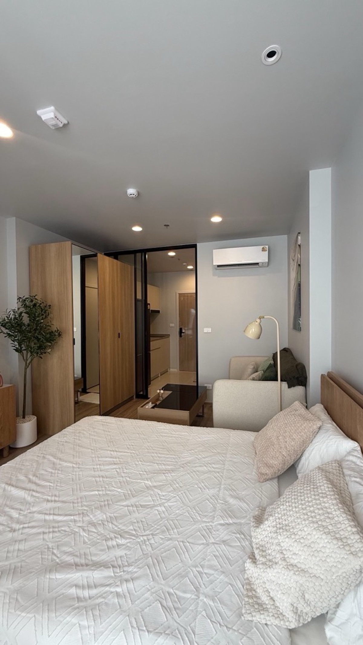 ให้เช่าคอนโดสุขุมวิท อโศก ทองหล่อ : Rent at Culture Thonglor
28 sq.m | 26,000 THB/month
Phat: 064-642-8664
Nui: 094-624-2014