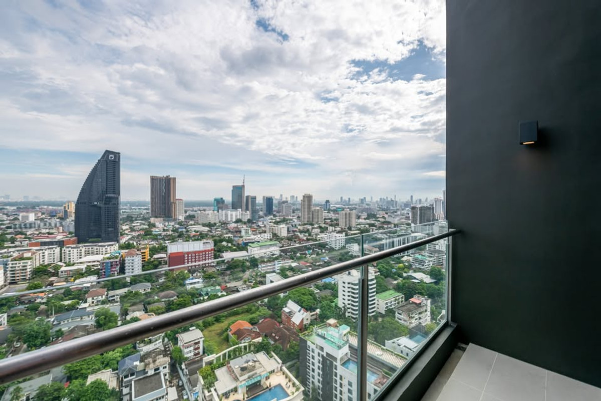 For RentCondoSukhumvit, Asoke, Thonglor : Luxury condo at BEATNIQ Sukhumvit 32, convenient travel, close to BTS, shuttle available, beautifully decorated room, fully furnished, ready to move in!!
