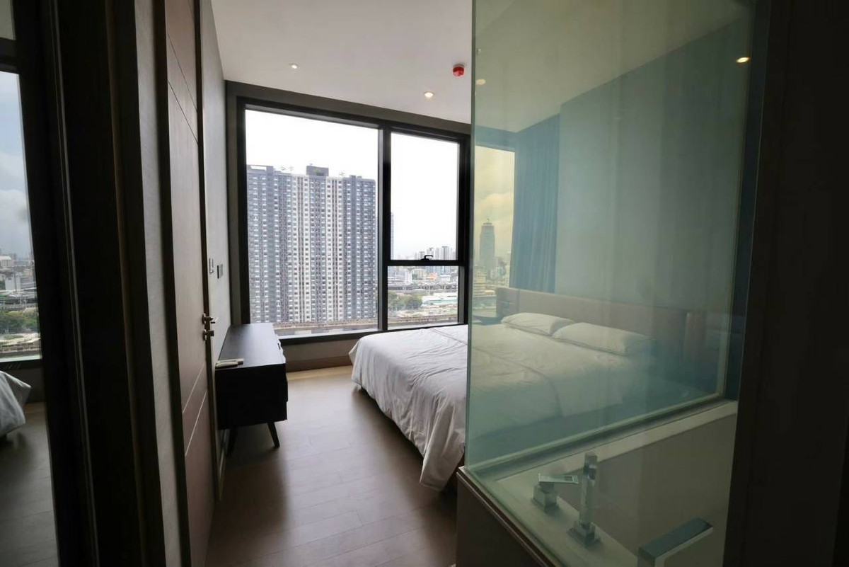 For RentCondoRama9, Petchburi, RCA : Condo The Esse at Singha Complex, convenient travel, close to the MRT, has a shuttle, beautiful room, fully furnished, ready to move in!!