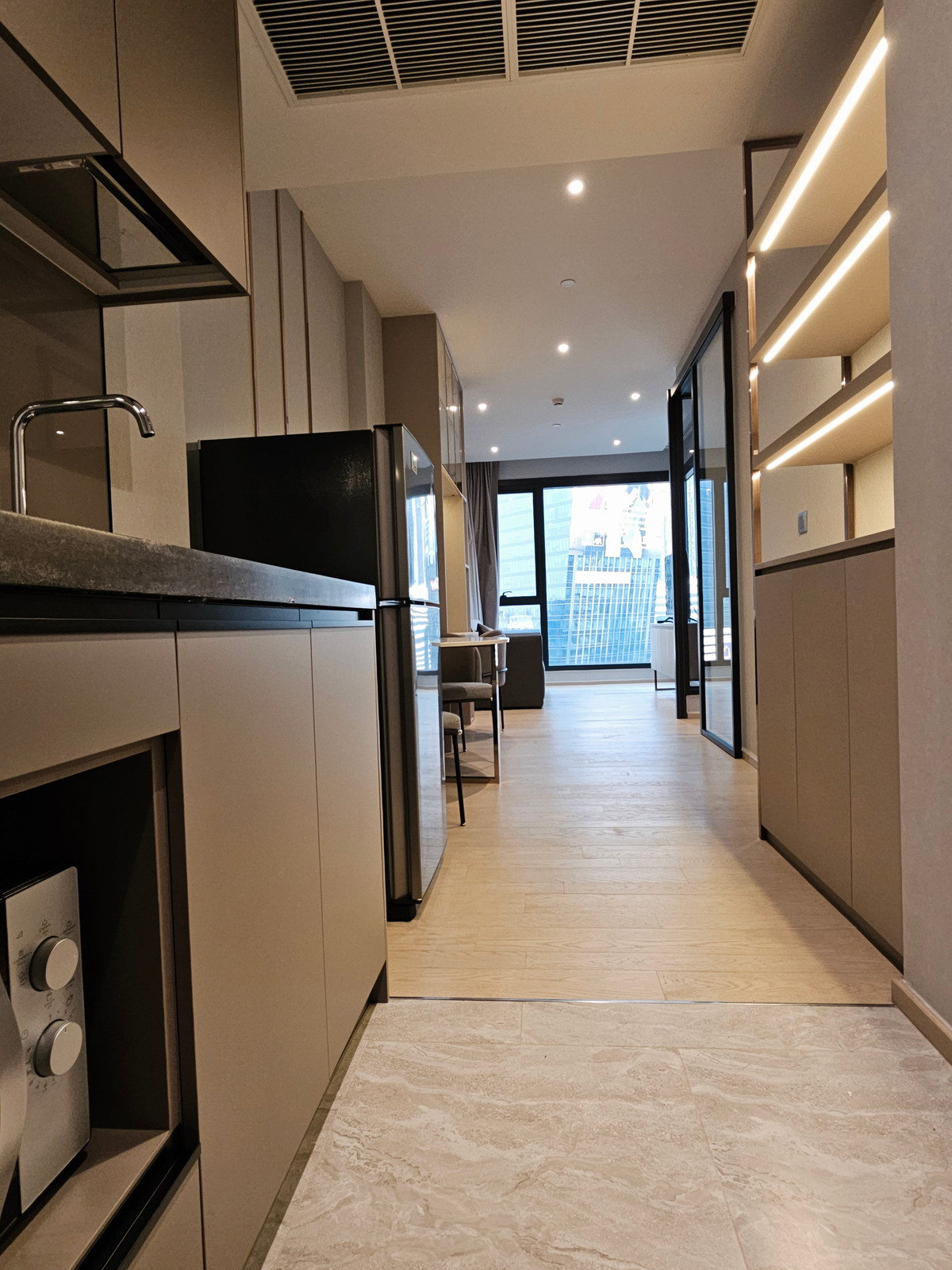 For RentCondoRama9, Petchburi, RCA : Ashton Asoke-Rama 9 Condo for RENT  ** Ashton Asoke - Rama 9  ห้องกว้าง 43 ตรม. 1 นอน 1 น้ำ พร้อมอยู่@ 35,000 บาท โทรด่วน 096-2615656  ห้องกว้าง 43 ตรม. 1 นอน 1 น้ำ เฟอร์ครบ พร้อมอยู่    Location : Rama 9   Selling Price : 35,000 Baht  Condominium near MR