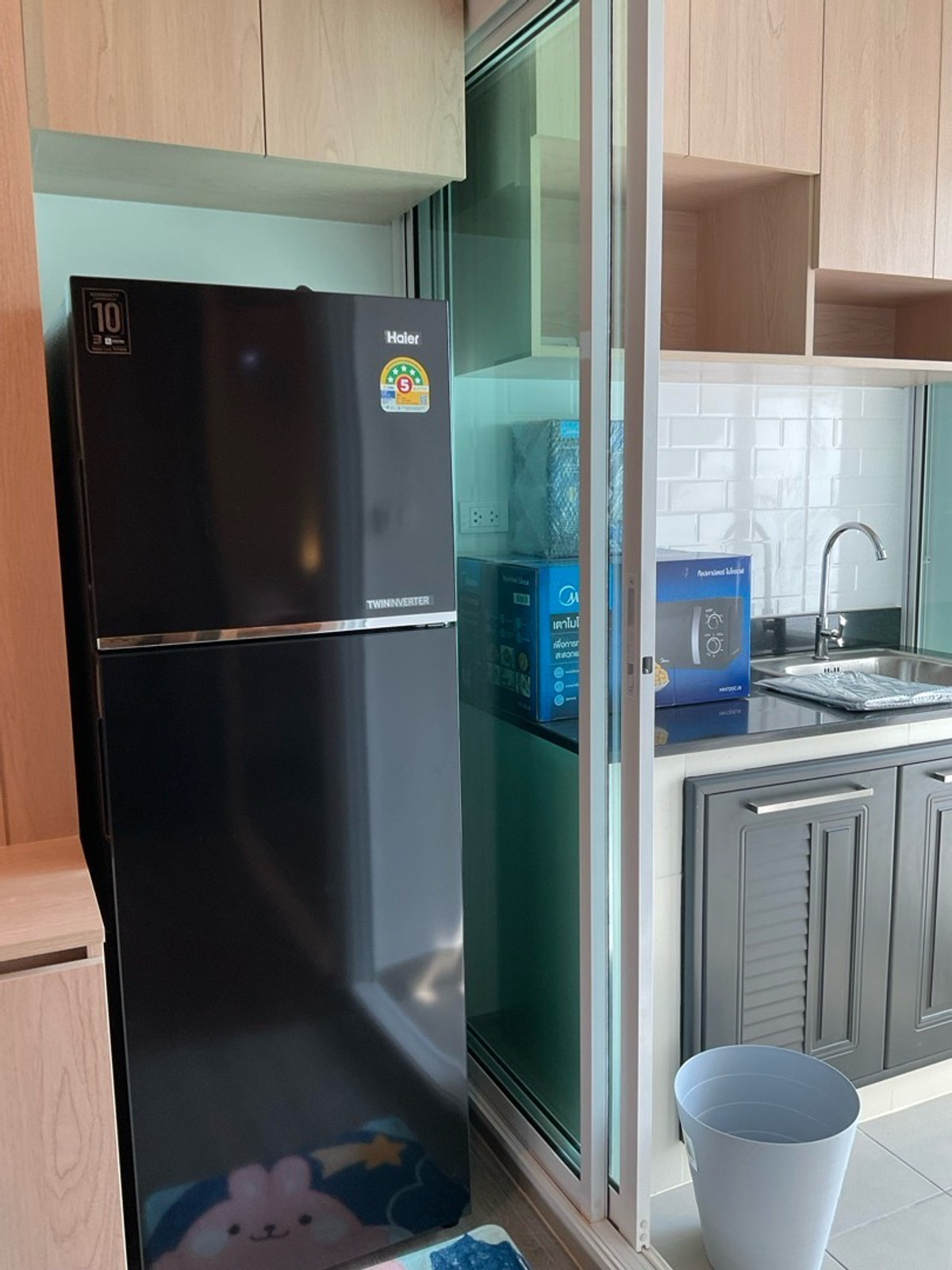 For RentCondoBangna, Bearing, Lasalle : For rent Building C, 17th floor, 1 year contract, rent 10,000 baht per month, call 0982492898line id 982592898