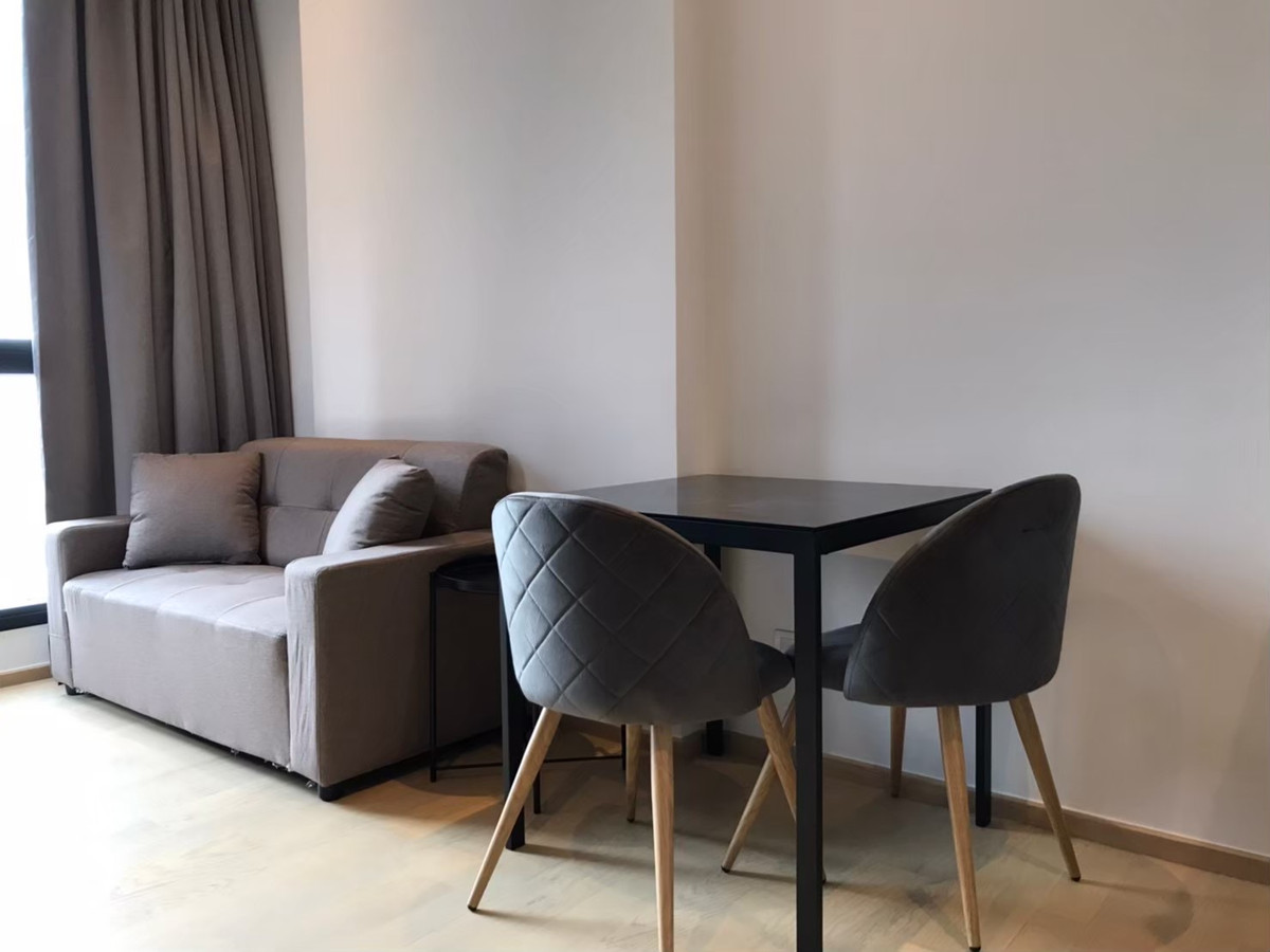 For RentCondoRama9, Petchburi, RCA : Ashton Asoke-Rama 9 Condo for RENT  ** Ashton Asoke - Rama 9  ห้องกว้าง 35 ตรม. 1 นอน 1 น้ำ พร้อมอยู่@ 26,000 บาท โทรด่วน 096-2615656  ห้องกว้าง 35 ตรม. 1 นอน 1 น้ำ เฟอร์ครบ พร้อมอยู่    Location : Rama 9   Selling Price : 26,000 Baht  Condominium near MR