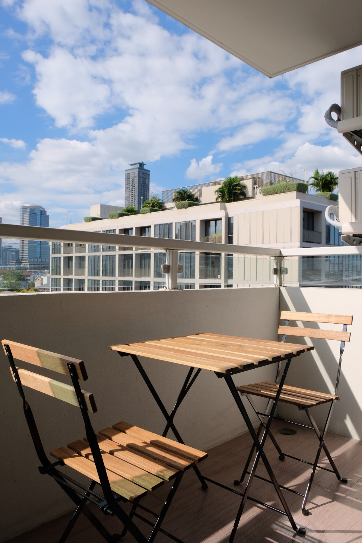 For RentCondoSukhumvit, Asoke, Thonglor : Condo Villa Sikhara, convenient travel, close to BTS, there is a shuttle, beautiful room, fully furnished, ready to move in!!