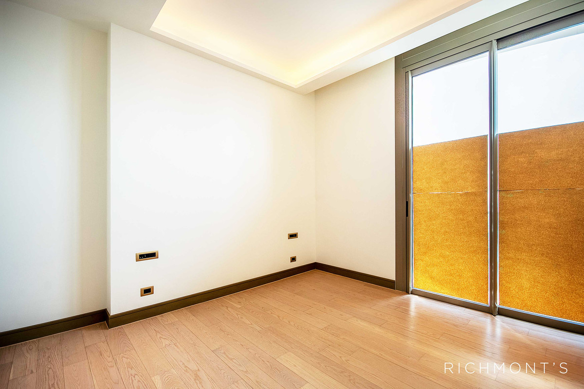 For SaleCondoWongwianyai, Charoennakor : 2 Bedrooms at The Residences at Mandarin Oriental, Please call: 062-496-6454