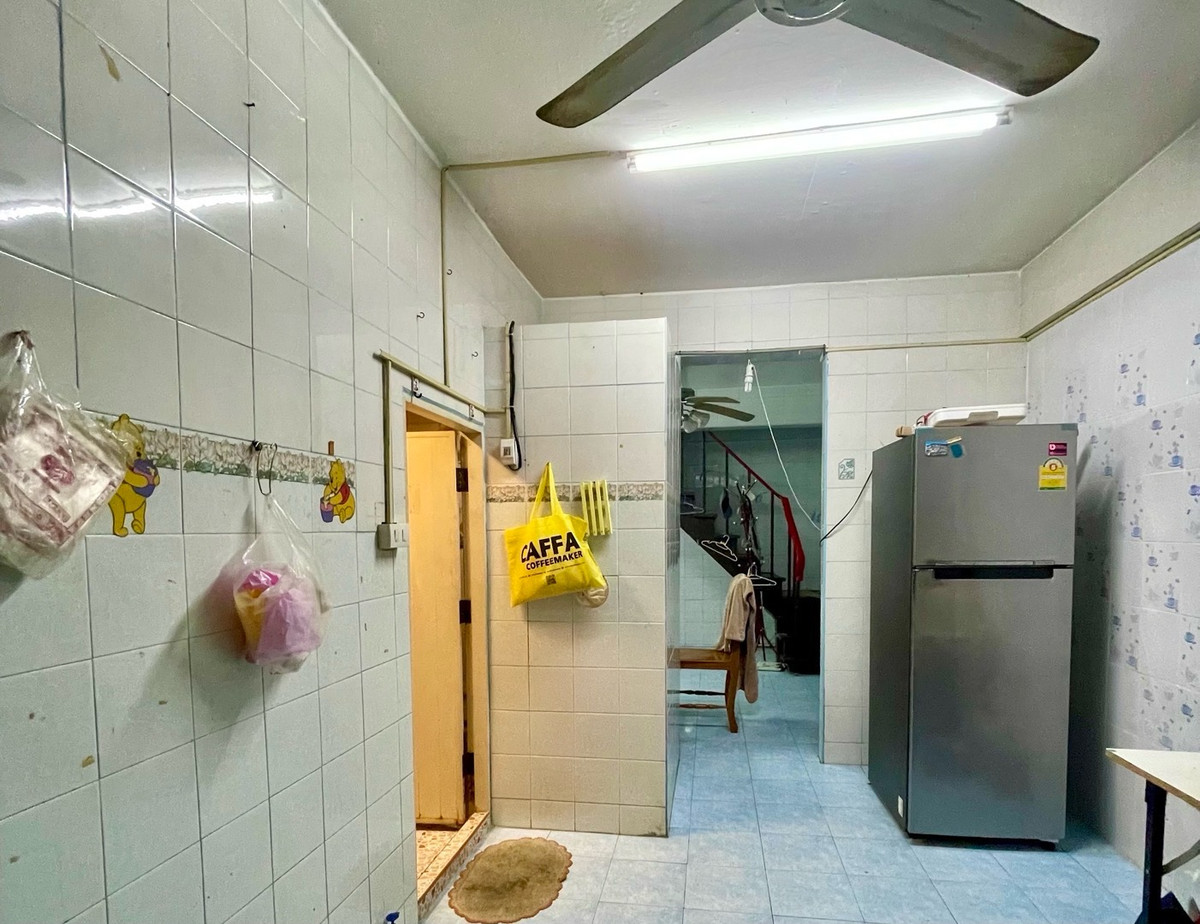 ขายทาวน์โฮมวิภาวดี ดอนเมือง หลักสี่ : ขายทาวน์เฮ้าส์2ชั้น ติดถนนในซอยวิภาวดี64 พท.18 ตรว. 2นอน2น้ำ ใกล้ตลาดสด, 7-11 ,เข้าออกได้หลายทาง เหมาะอยู่อาศัย/ค้าขายได้