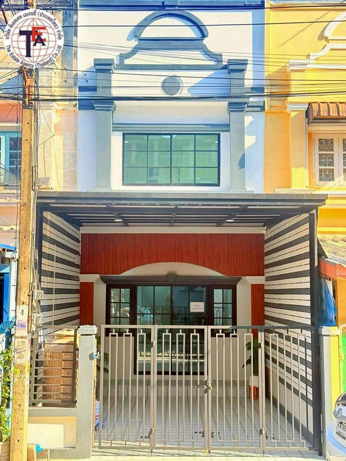 For SaleTownhomeLadkrabang, Suwannaphum Airport : 2-story townhouse for sale, Poonsin Thani Village 1, Soi Poonsin 8, Kheha Romklao 64, Khlong Song Ton Nun, Lat Krabang, Lat Krabang Industrial Estate. Suvarnabhumi Airport Orange Line MRT, Miss Teen Intersection, Huachiew Village, Techno King Mongkuts Uni