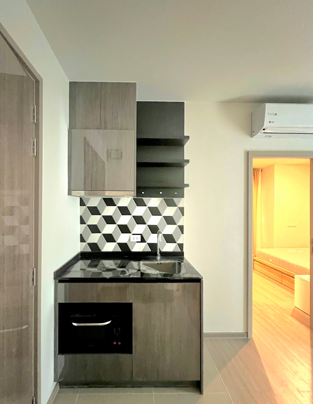 CondoRama9, Petchburi, RCA : For rent/sale The Base Phetchaburi - Thonglor, area 29.87 square meters, 9th floor, ready to move in, opposite Bangkok Hospital, New Phetchaburi Road, Bang Kapi Subdistrict, Huai Khwang District, Bangkok