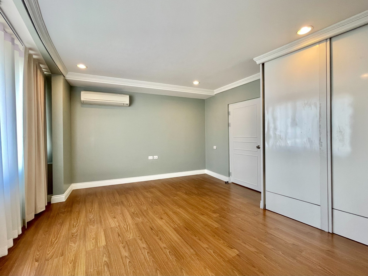 For SaleCondoWongwianyai, Charoennakor : 3 bedrooms, beautiful room at Supakarn Condominium, Contact 062-496-6454