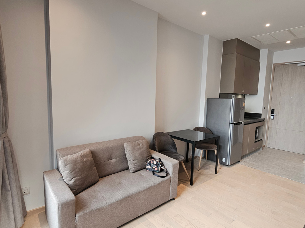 For RentCondoRama9, Petchburi, RCA : Ashton Asoke-Rama 9 Condo for RENT  ** Ashton Asoke - Rama 9  ห้องกว้าง 35 ตรม. 1 นอน 1 น้ำ พร้อมอยู่@ 26,000 บาท โทรด่วน 096-2615656  ห้องกว้าง 35 ตรม. 1 นอน 1 น้ำ เฟอร์ครบ พร้อมอยู่    Location : Rama 9   Selling Price : 26,000 Baht  Condominium near MR