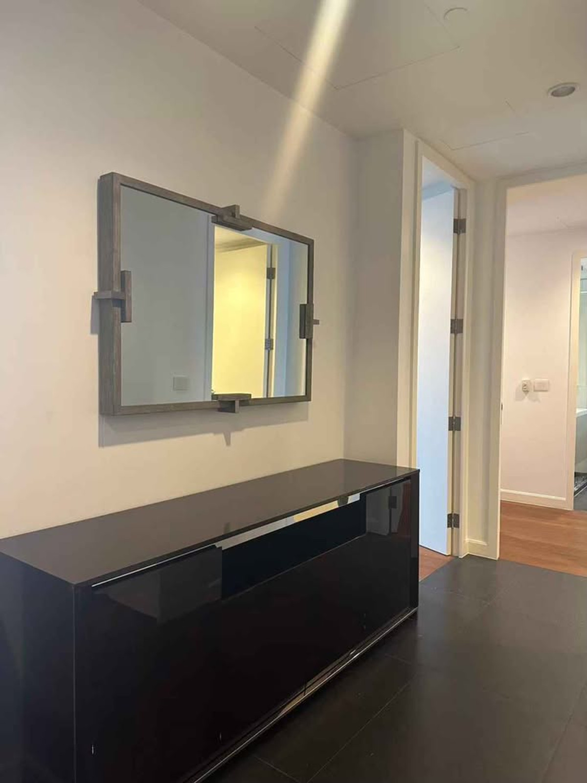 For RentCondoWitthayu, Chidlom, Langsuan, Ploenchit : Condo 185 Rajadamri, convenient travel, near BTS, there is a shuttle, beautiful room, fully furnished, ready to move in.