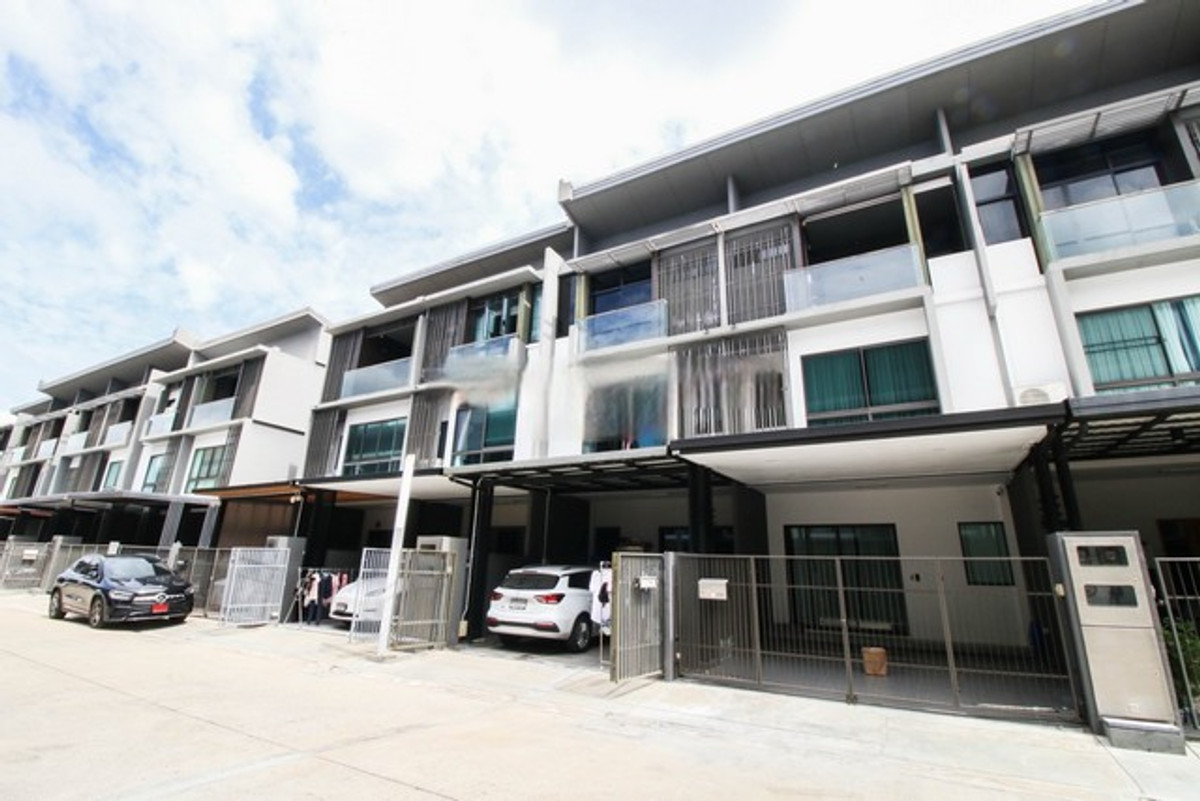 ให้เช่าทาวน์โฮมเกษตร นวมินทร์ ลาดปลาเค้า : HR3171ให้เช่า/ขาย ทาวน์โฮมสุดหรู 3 ชั้น | The Landmark เอกมัย-รามอินทราสังคมคุณภาพ สายไฟลงดินทั้งโครงการ พร้อมส่วนต่อเติมพรีเมียมและเฟอร์นิเจอร์ครบชุด