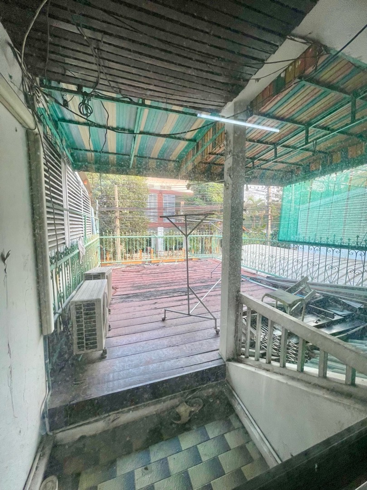 ขายทาวน์โฮมวิภาวดี ดอนเมือง หลักสี่ : ขายทาวน์เฮ้าส์2ชั้น ติดถนนในซอยวิภาวดี64 พท.18 ตรว. 2นอน2น้ำ ใกล้ตลาดสด, 7-11 ,เข้าออกได้หลายทาง เหมาะอยู่อาศัย/ค้าขายได้