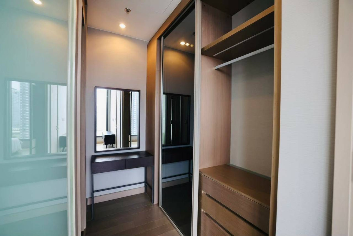 For RentCondoRama9, Petchburi, RCA : Condo The Esse at Singha Complex, convenient travel, close to the MRT, has a shuttle, beautiful room, fully furnished, ready to move in!!