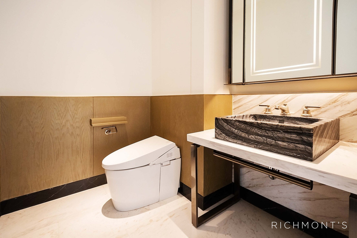 For SaleCondoWongwianyai, Charoennakor : 2 Bedrooms at The Residences at Mandarin Oriental, Please call: 062-496-6454