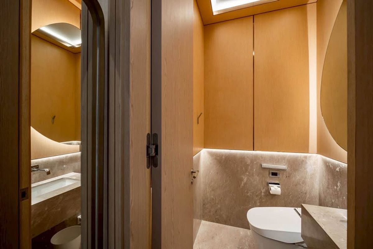 For RentCondoWitthayu, Chidlom, Langsuan, Ploenchit : Luxury condo at Scope langsuan, convenient travel, close to BTS, there is a shuttle, beautiful room, fully furnished, ready to move in.