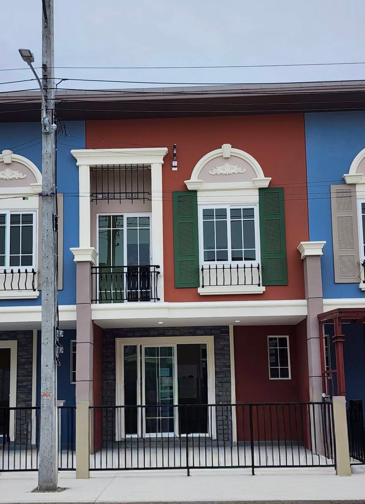 ให้เช่าทาวน์โฮมบางนา แบริ่ง ลาซาล : ให้เช่า ถนนเมน 19.2ตรว 4นอน3น้ำ ทาวน์โฮม 2 ชั้น โกลเด้น ทาวน์ บางนา กม5