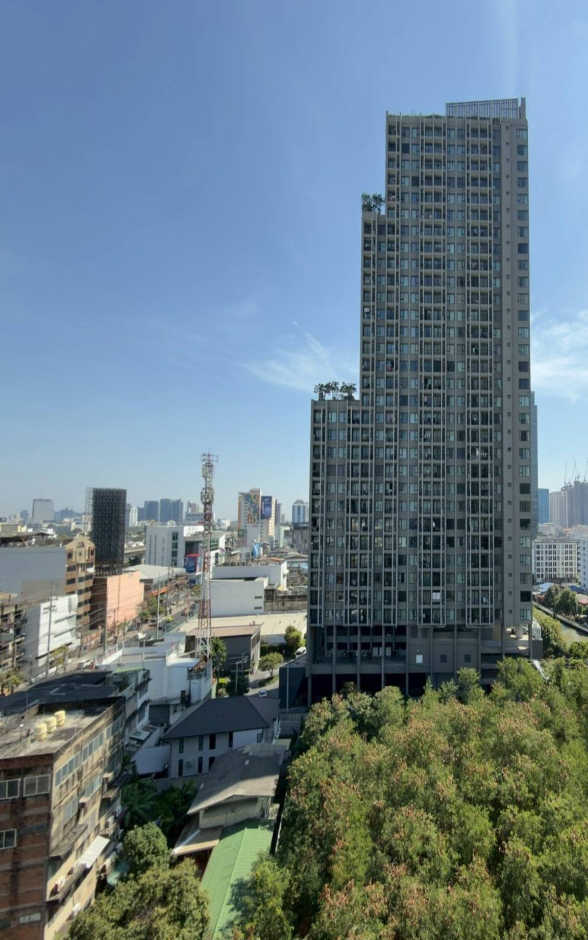 CondoRama9, Petchburi, RCA : For rent/sale The Base Phetchaburi - Thonglor, area 29.87 square meters, 9th floor, ready to move in, opposite Bangkok Hospital, New Phetchaburi Road, Bang Kapi Subdistrict, Huai Khwang District, Bangkok