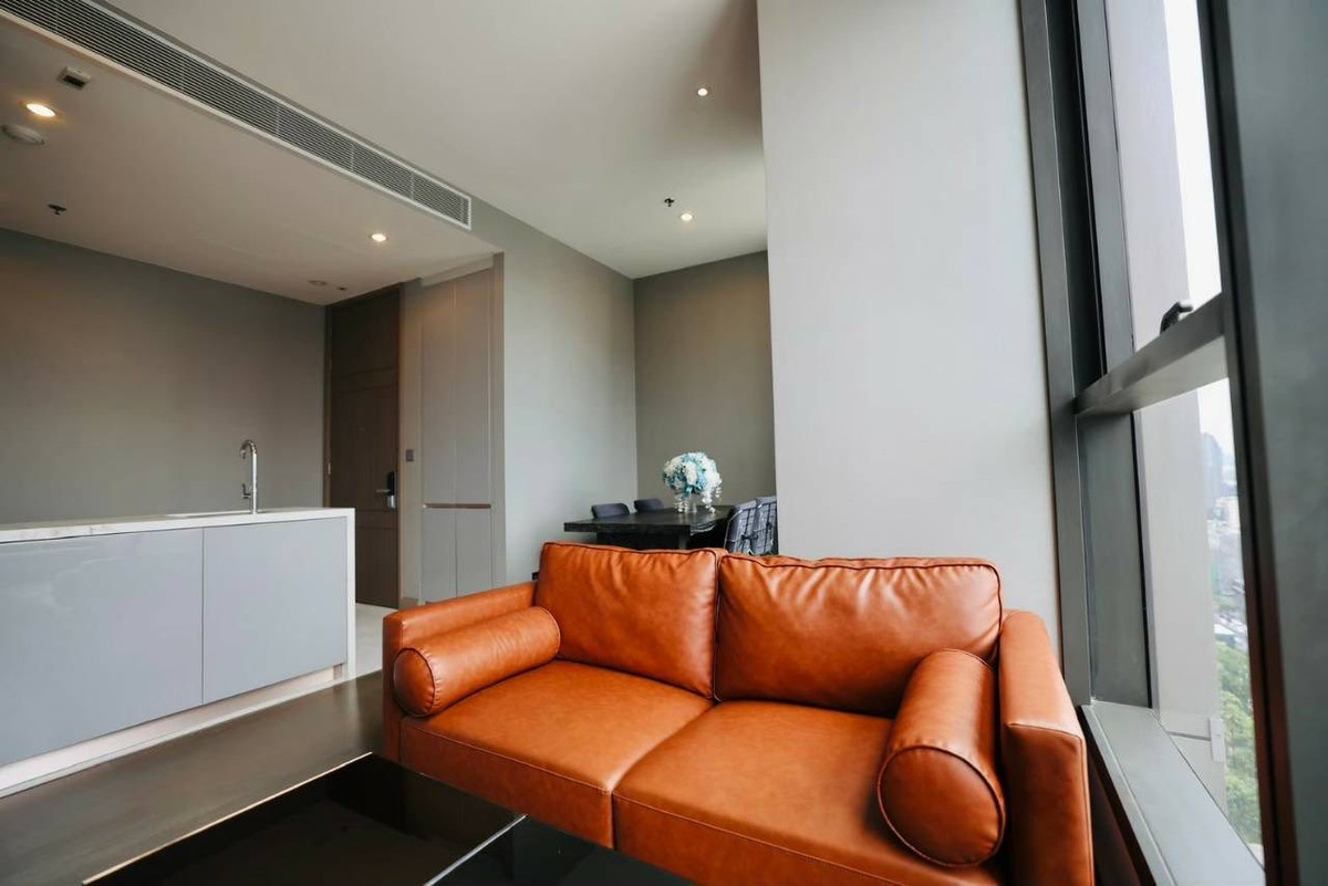 For RentCondoRama9, Petchburi, RCA : Condo The Esse at Singha Complex, convenient travel, close to the MRT, has a shuttle, beautiful room, fully furnished, ready to move in!!