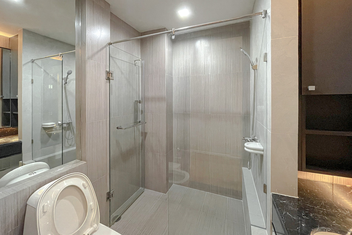 For RentCondoSukhumvit, Asoke, Thonglor : Condo Villa Sikhara, convenient travel, close to BTS, there is a shuttle, beautiful room, fully furnished, ready to move in!!