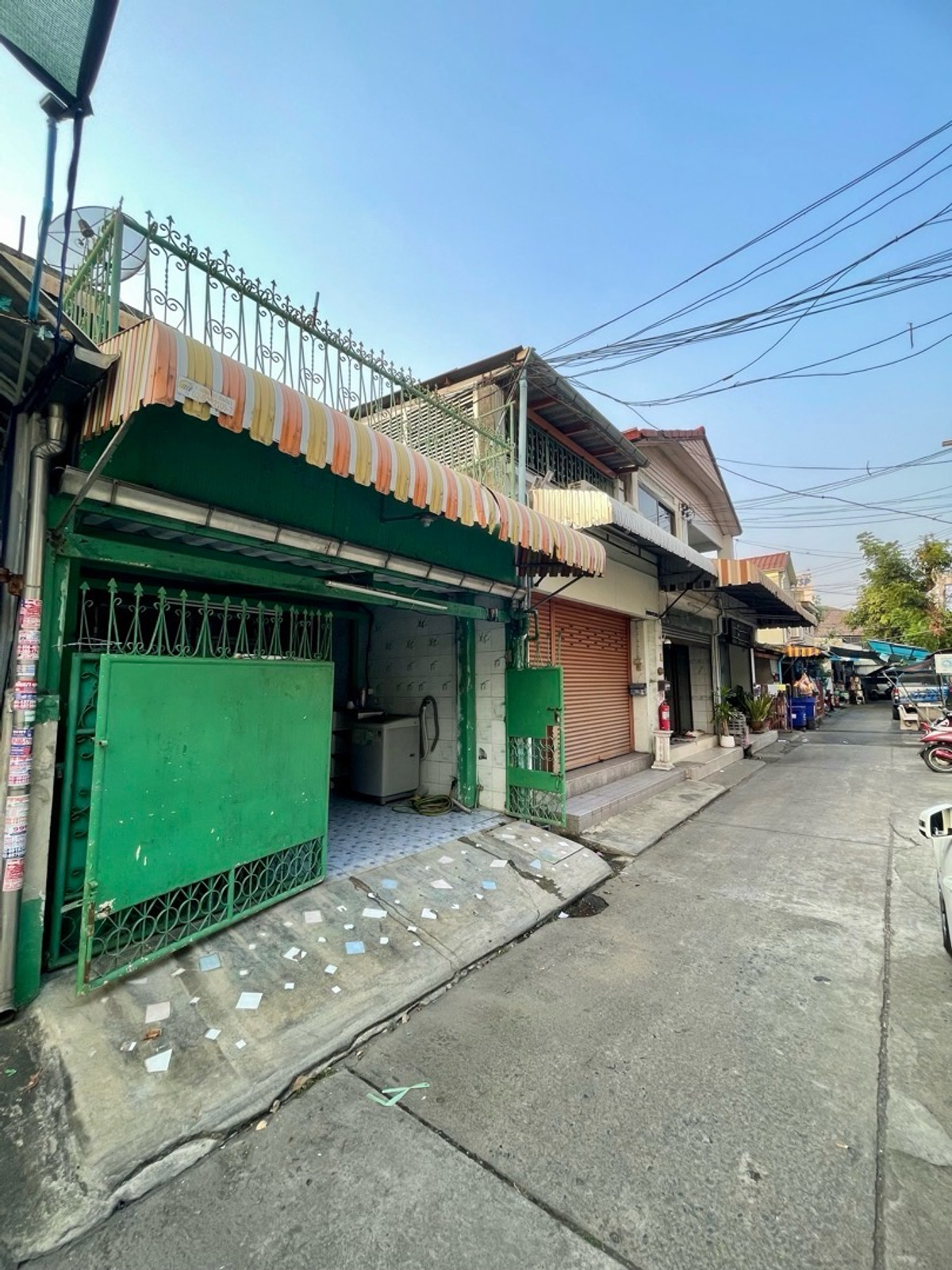 ขายทาวน์โฮมวิภาวดี ดอนเมือง หลักสี่ : ขายทาวน์เฮ้าส์2ชั้น ติดถนนในซอยวิภาวดี64 พท.18 ตรว. 2นอน2น้ำ ใกล้ตลาดสด, 7-11 ,เข้าออกได้หลายทาง เหมาะอยู่อาศัย/ค้าขายได้