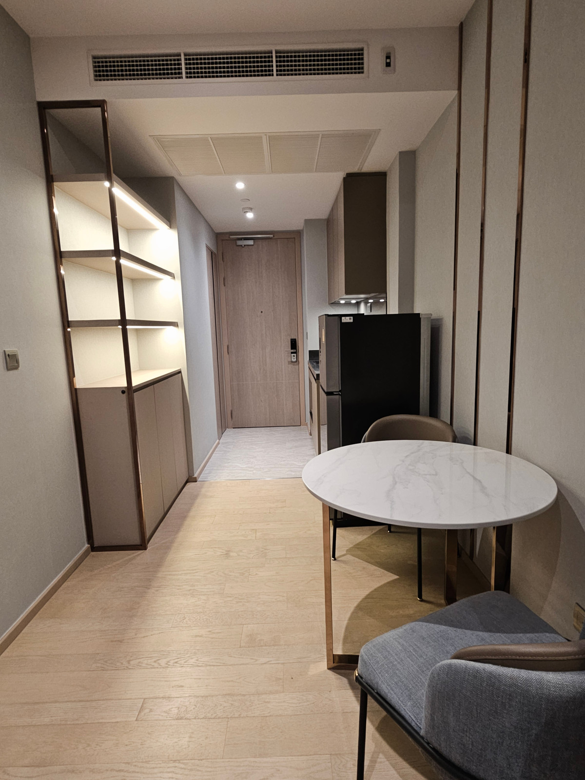 For RentCondoRama9, Petchburi, RCA : Ashton Asoke-Rama 9 Condo for RENT  ** Ashton Asoke - Rama 9  ห้องกว้าง 43 ตรม. 1 นอน 1 น้ำ พร้อมอยู่@ 35,000 บาท โทรด่วน 096-2615656  ห้องกว้าง 43 ตรม. 1 นอน 1 น้ำ เฟอร์ครบ พร้อมอยู่    Location : Rama 9   Selling Price : 35,000 Baht  Condominium near MR