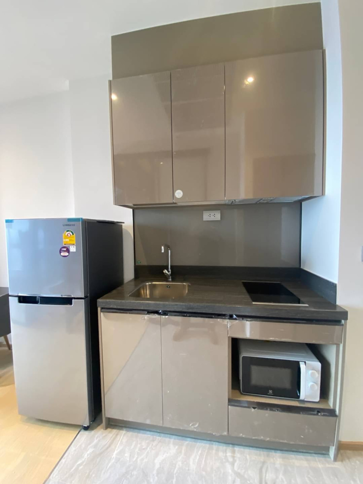 For RentCondoRama9, Petchburi, RCA : Ashton Asoke-Rama 9 Condo for RENT  ** Ashton Asoke - Rama 9  ห้องกว้าง 35 ตรม. 1 นอน 1 น้ำ พร้อมอยู่@ 26,000 บาท โทรด่วน 096-2615656  ห้องกว้าง 35 ตรม. 1 นอน 1 น้ำ เฟอร์ครบ พร้อมอยู่    Location : Rama 9   Selling Price : 26,000 Baht  Condominium near MR