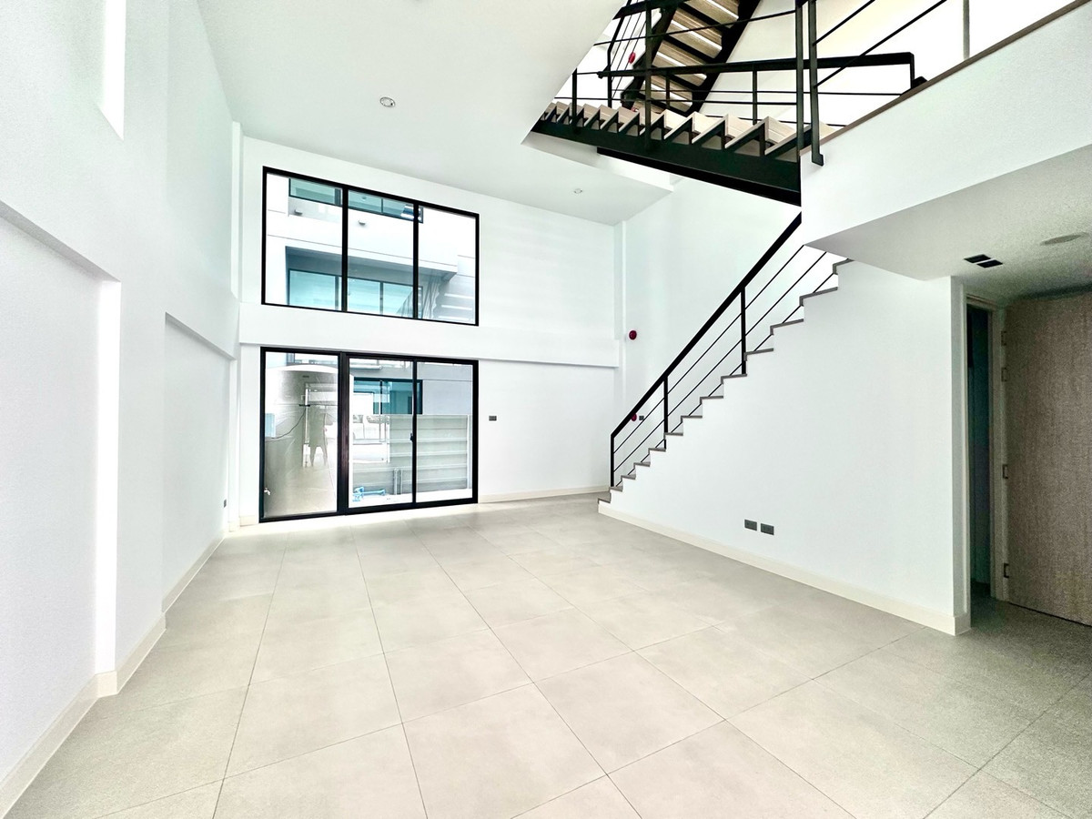 ให้เช่าอาคารพาณิชย์พัฒนาการ ศรีนครินทร์ : โฮมออฟฟิศสมัยใหม่ให้เช่า 281 ตร.ม.Nirvana @WORK Krungthep Kreetha — ทำเลศักยภาพ ติด Nirvana PORCH Community Mall