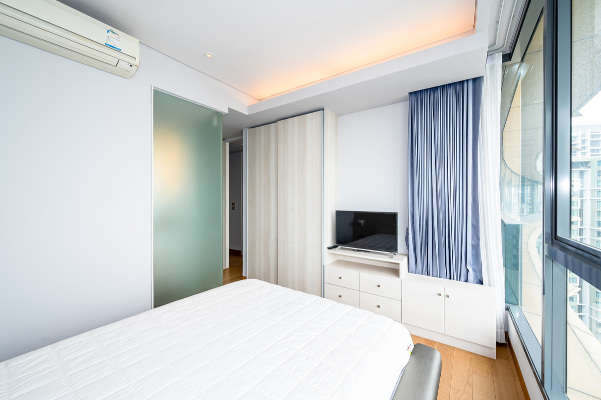 For RentCondoSukhumvit, Asoke, Thonglor : Condo The Lumpini 24, convenient travel, near BTS, there is a shuttle, beautiful room, fully furnished, ready to move in!