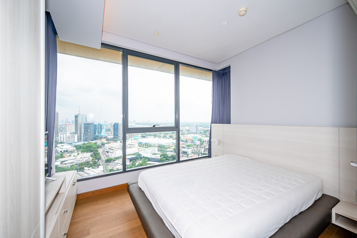 For RentCondoSukhumvit, Asoke, Thonglor : Condo The Lumpini 24, convenient travel, near BTS, there is a shuttle, beautiful room, fully furnished, ready to move in!