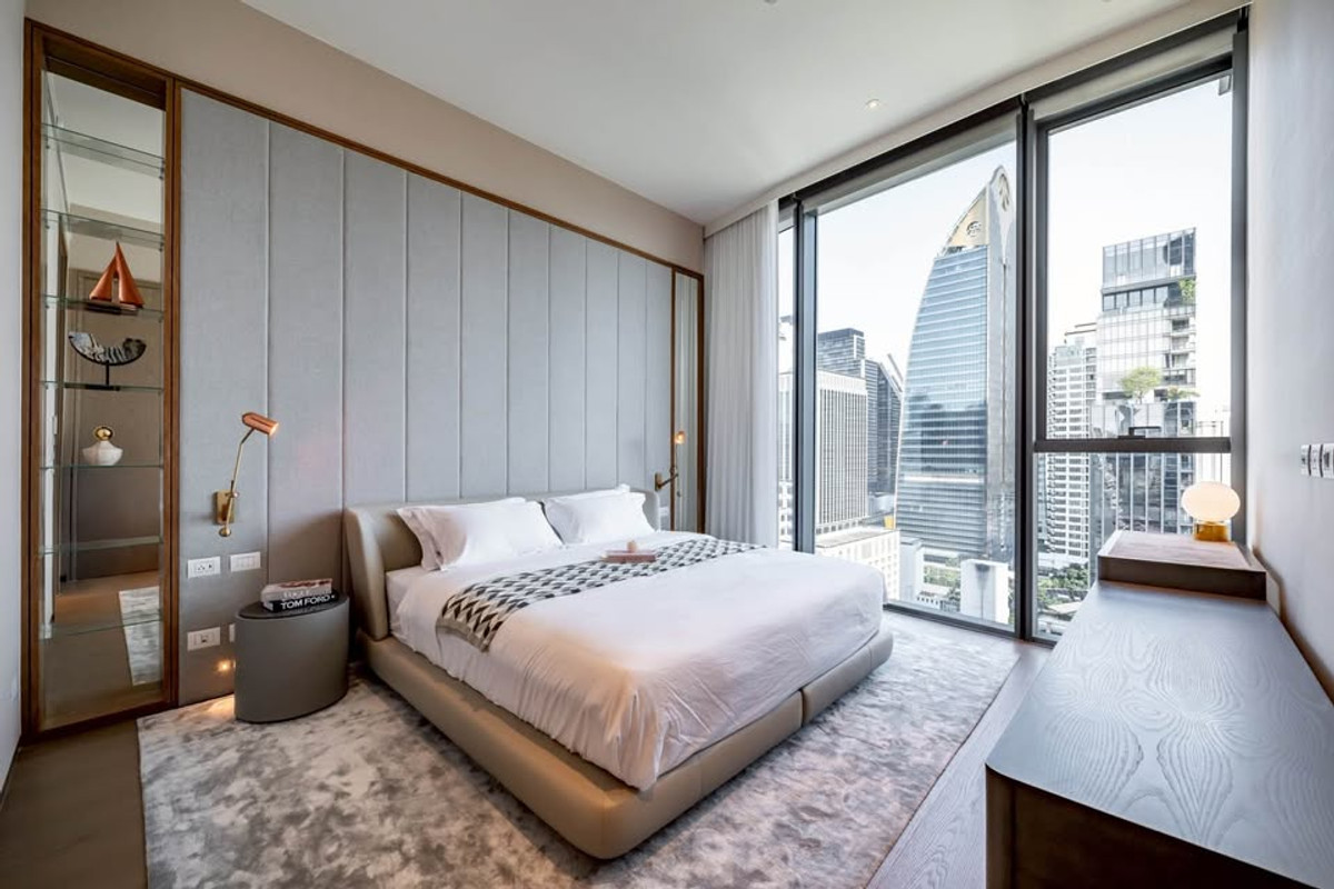 For RentCondoWitthayu, Chidlom, Langsuan, Ploenchit : Luxury condo at Scope langsuan, convenient travel, close to BTS, there is a shuttle, beautiful room, fully furnished, ready to move in.