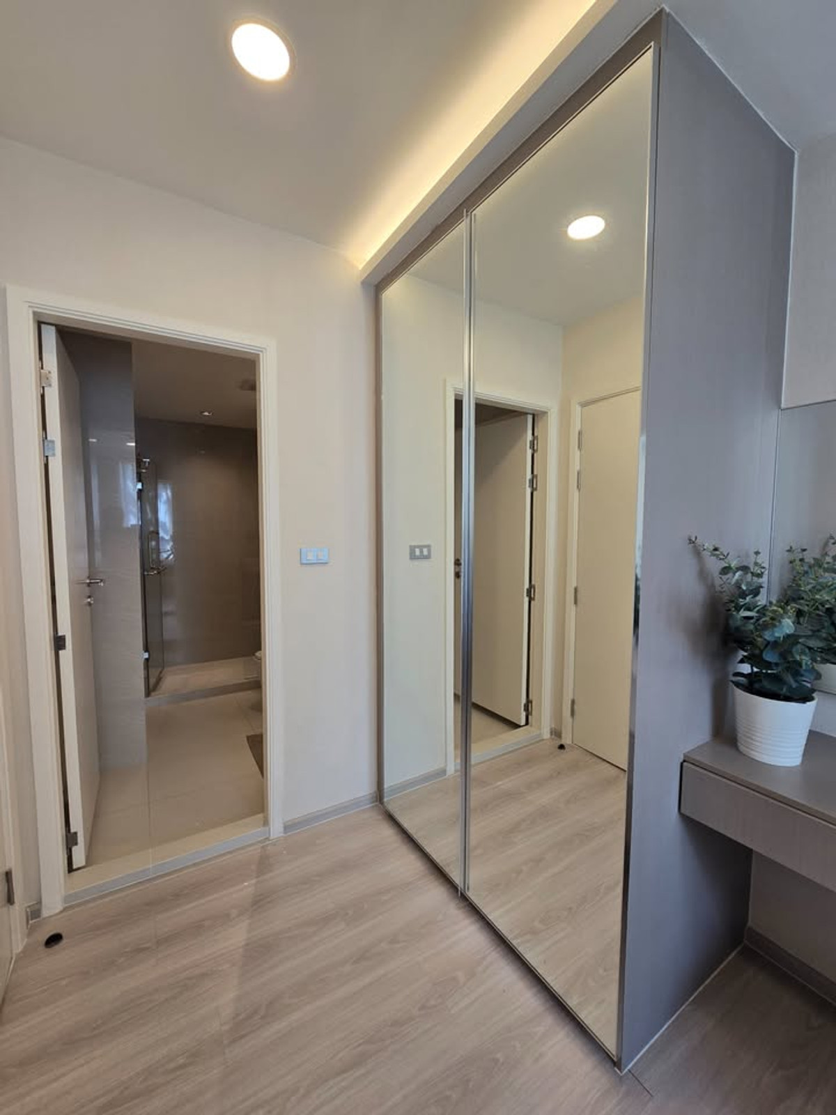 For RentCondoSukhumvit, Asoke, Thonglor : Condo VTARA Sukhumvit 36, convenient travel, near BTS, there is a shuttle, beautiful room, fully furnished, ready to move in!!