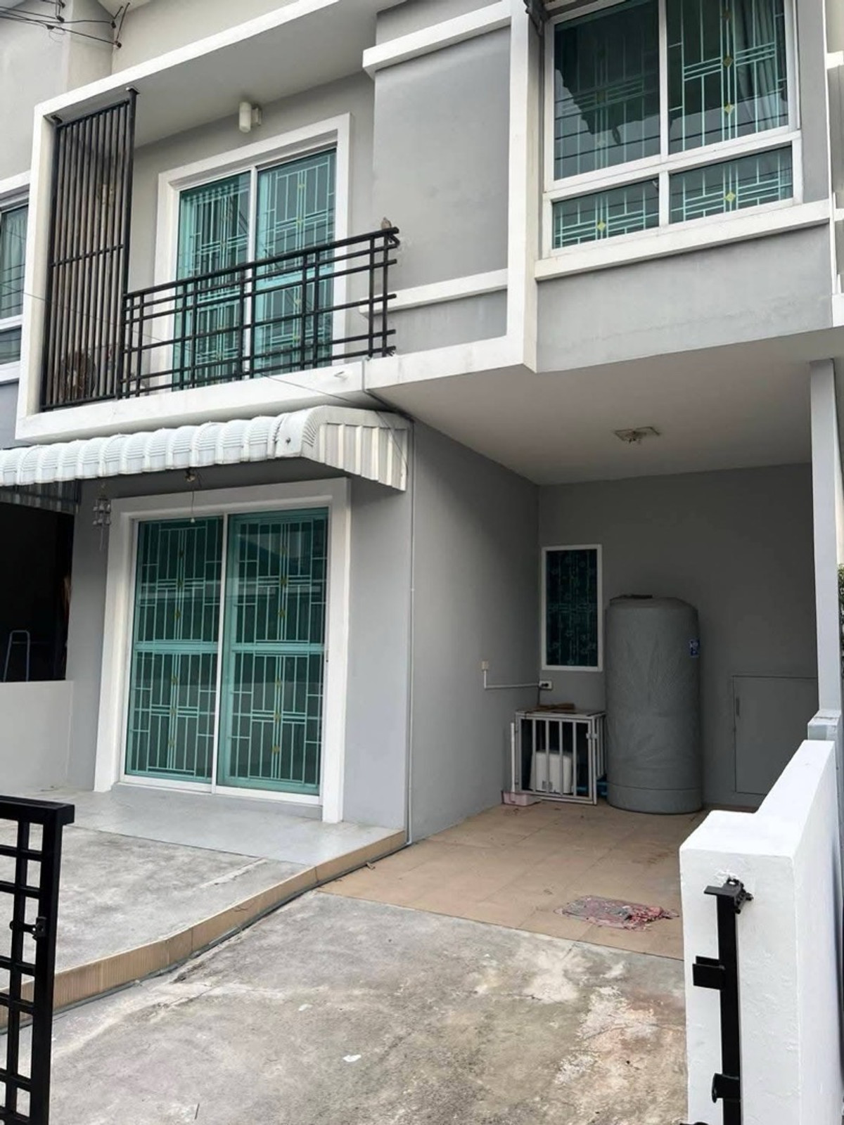 For SaleTownhomeSamut Prakan,Samrong : 2-story townhouse, Niran Ville Village 55, Bang Mueang, Soi Sap Bunchai, corner house, price 2,500,000 baht.