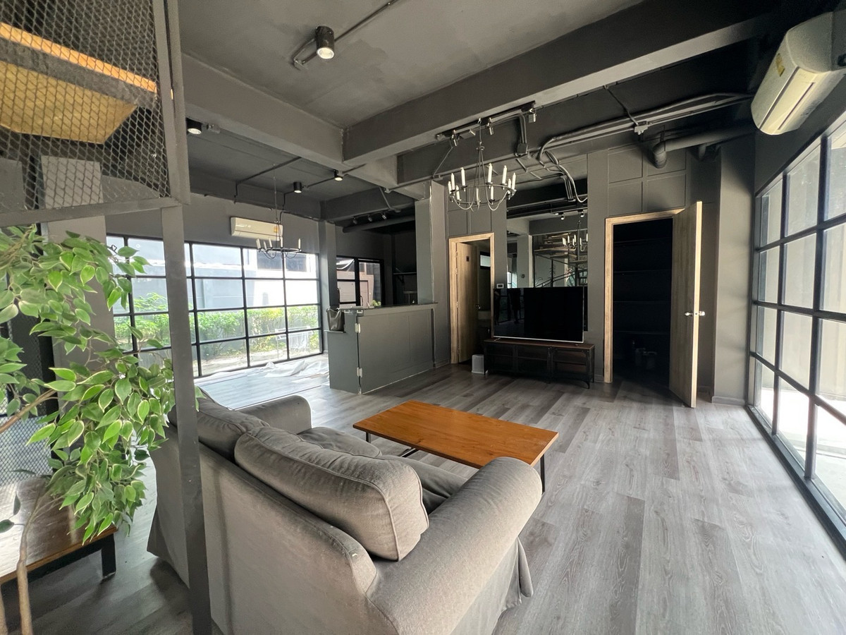 For RentHome OfficeNonthaburi, Bang Yai, Bangbuathong : 4 story home office with 5 bedrooms and 6 bathrooms, 5 minutes to DBS.