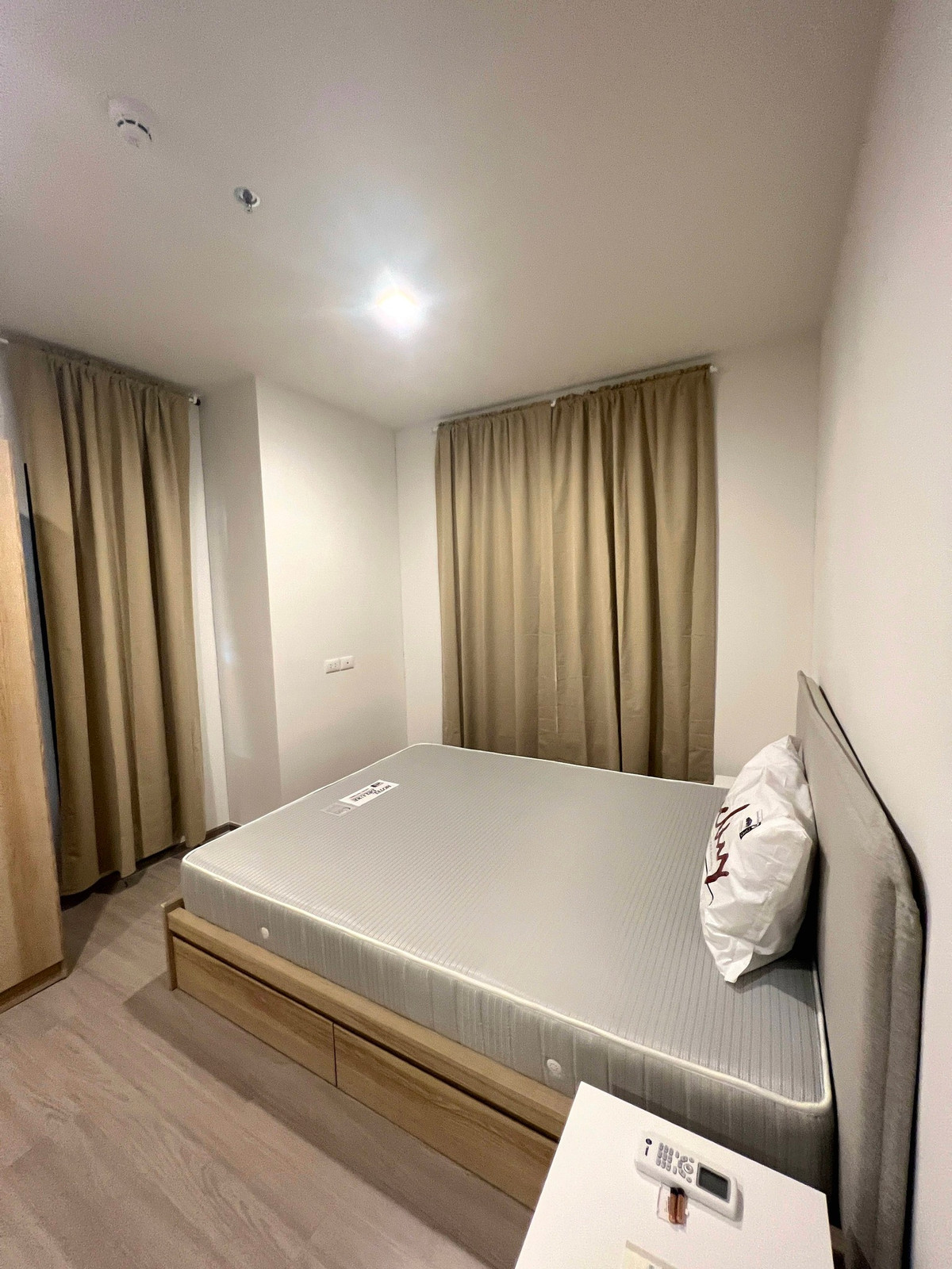 CondoRama9, Petchburi, RCA : For rent/sale The Base Phetchaburi - Thonglor, area 29.87 square meters, 9th floor, ready to move in, opposite Bangkok Hospital, New Phetchaburi Road, Bang Kapi Subdistrict, Huai Khwang District, Bangkok