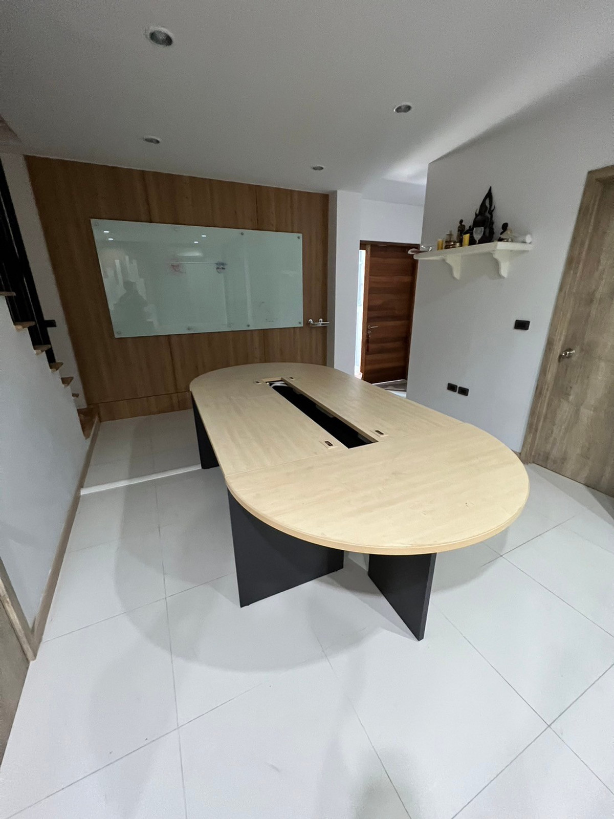 For RentHome OfficeNonthaburi, Bang Yai, Bangbuathong : 6bedroom home office with a 13-meter frontage and ample parking. An avenue is nearby.