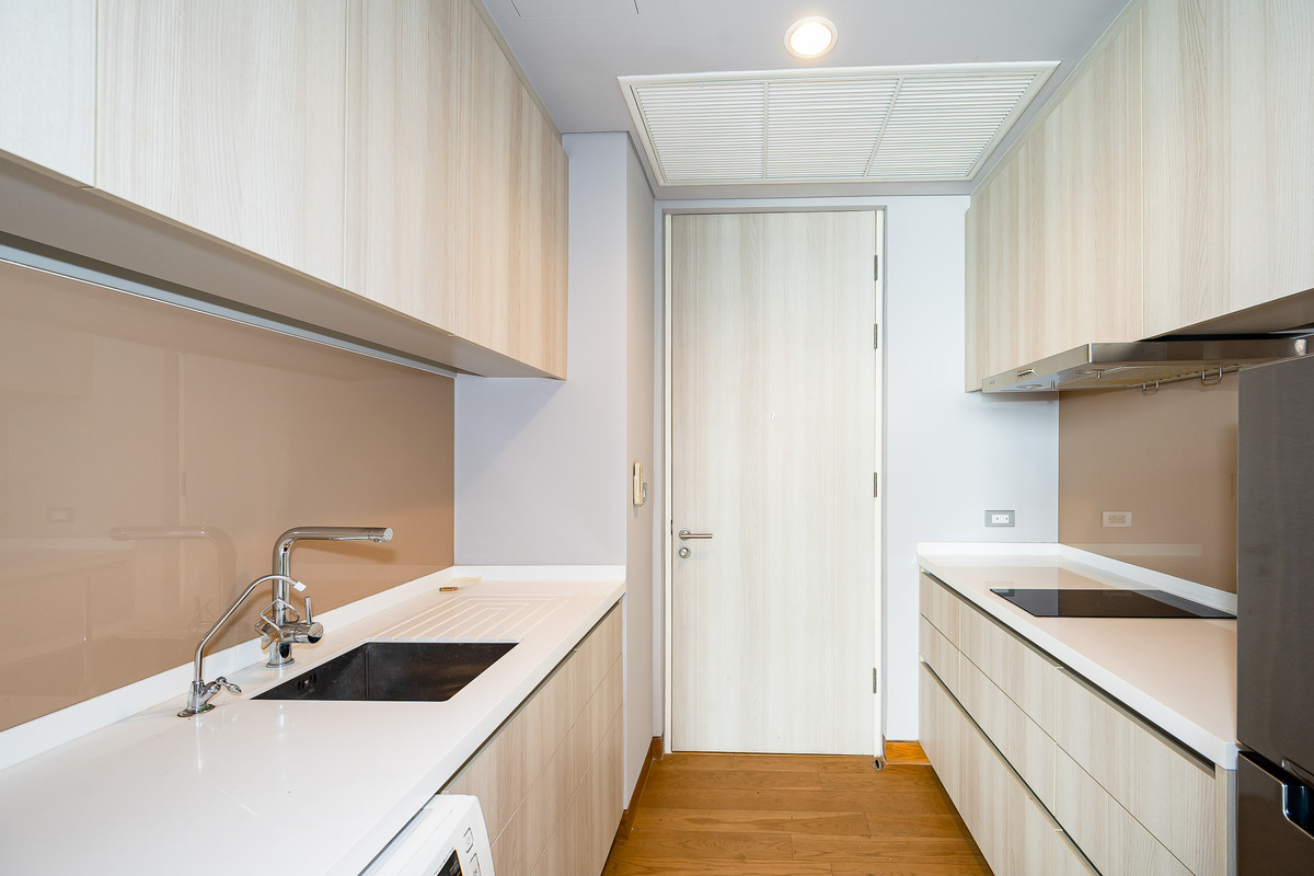 For RentCondoSukhumvit, Asoke, Thonglor : Condo The Lumpini 24, convenient travel, near BTS, there is a shuttle, beautiful room, fully furnished, ready to move in!