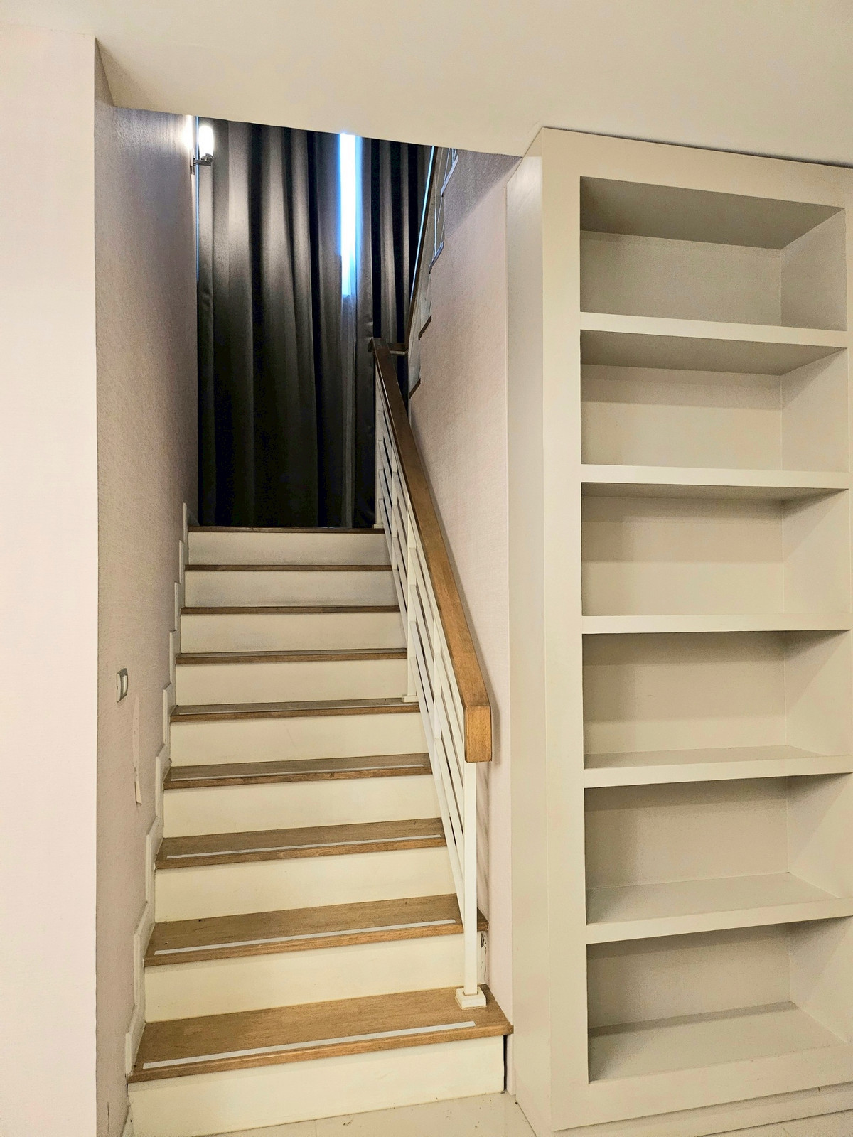 ให้เช่าบ้านแจ้งวัฒนะ เมืองทอง : บ้านเดี่ยว 4ห้องนอน 4ห้องน้ำ ติดถนนใหญ่ ใกล้ รร.นานาชาติ พร้อมเข้าอยู่