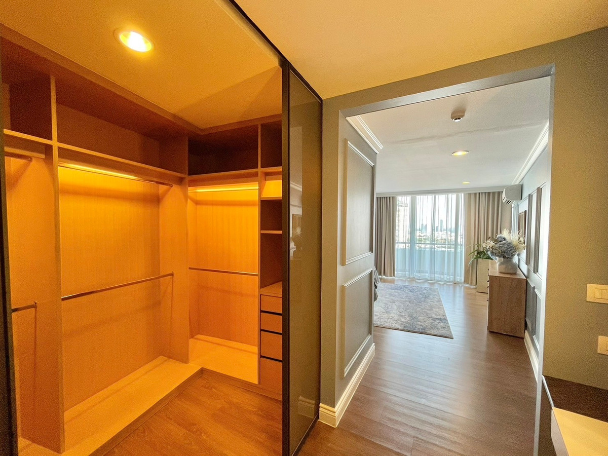 For SaleCondoWongwianyai, Charoennakor : 3 bedrooms, beautiful room at Supakarn Condominium, Contact 062-496-6454