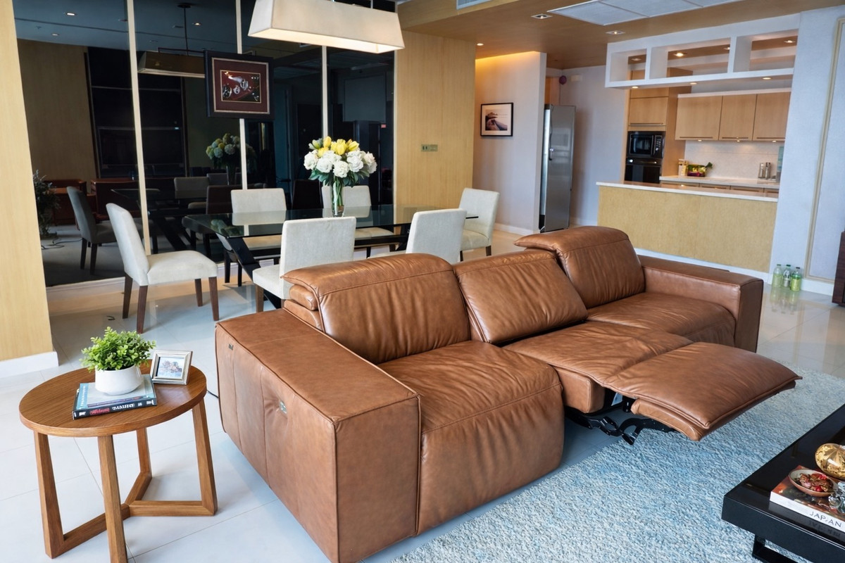 ให้เช่าคอนโดวิทยุ ชิดลม หลังสวน : 🔹Athenee Residences🔹 199.00 sq.m. • 3 bedrooms 3 bathrooms • 1 maids room • 35+ floor 
