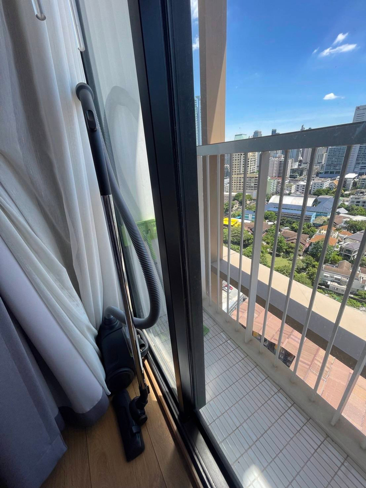 For RentCondoSukhumvit, Asoke, Thonglor : Park 24 Condo, convenient travel, close to BTS, there is a shuttle, beautiful room, fully furnished, ready to move in!!