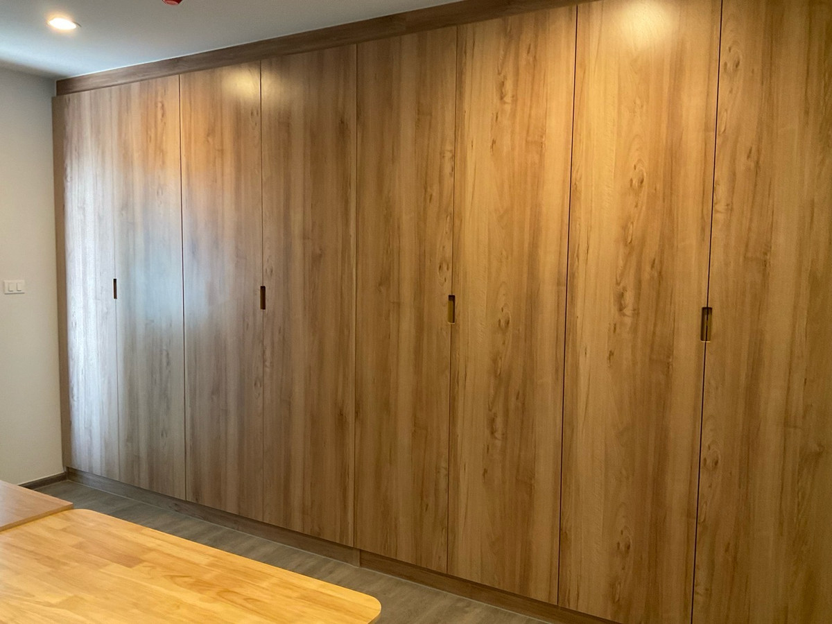 For RentCondoBangna, Bearing, Lasalle : For rent Building C, 17th floor, 1 year contract, rent 10,000 baht per month, call 0982492898line id 982592898