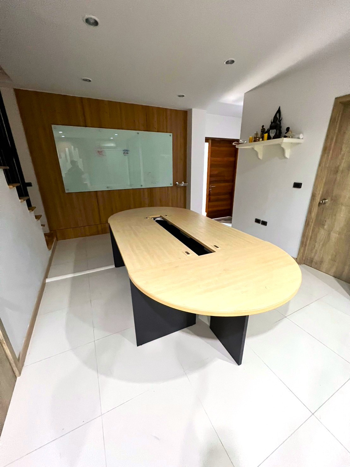 For RentHome OfficeNonthaburi, Bang Yai, Bangbuathong : 6bedroom home office with a 13-meter frontage and ample parking. An avenue is nearby.