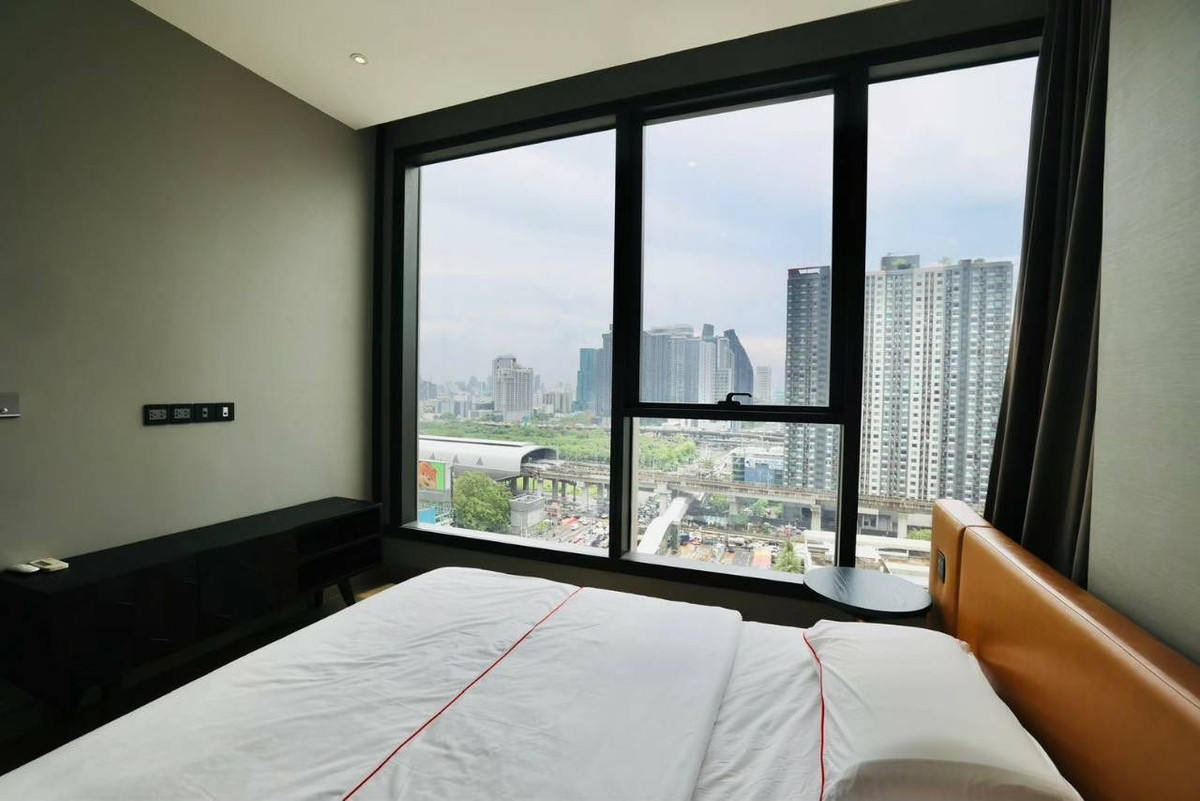 For RentCondoRama9, Petchburi, RCA : Condo The Esse at Singha Complex, convenient travel, close to the MRT, has a shuttle, beautiful room, fully furnished, ready to move in!!